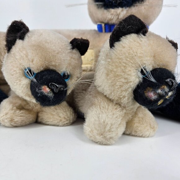 Vintage 1980s R Dakin Stuffed Plush Animal Siamese Mom Cat Laying Kitten Baby - Picture 6 of 15